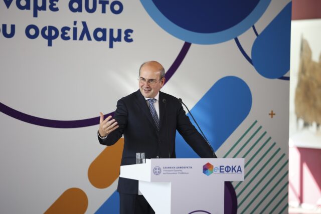 «Μπλόκο» από το ΣτΕ στον νόμο Χατζηδάκη για «golden boys» στον e-ΕΦΚΑ