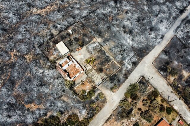 Φωτιές σε Αττική και Κορινθία: Ολοκληρώθηκε η βασική φάση της καταγραφής ζημιών