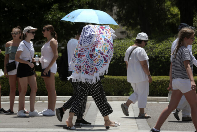 Καύσωνας: Υψηλές θερμοκρασίες και σήμερα – Έως 43 βαθμούς στην Αττική