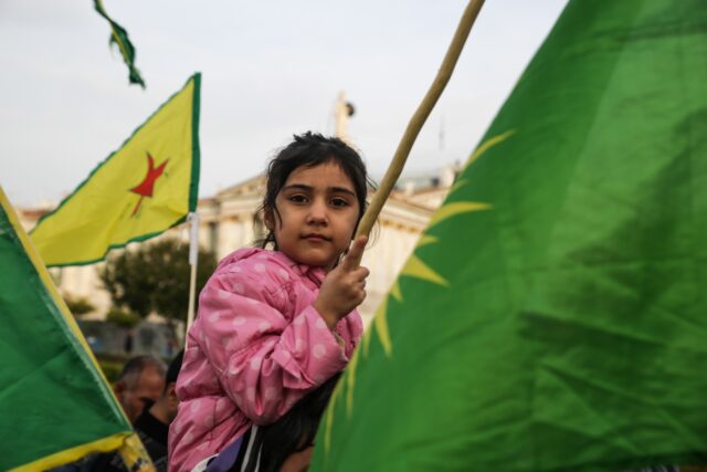 Εκκενώθηκε από την ΕΛΑΣ η δομή φιλοξενίας Κούρδων προσφύγων στο Λαύριο