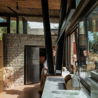 Μια νέα ιδέα κατοίκησης στο Μεγανήσι, στη σκιά των ελαιόδεντρων