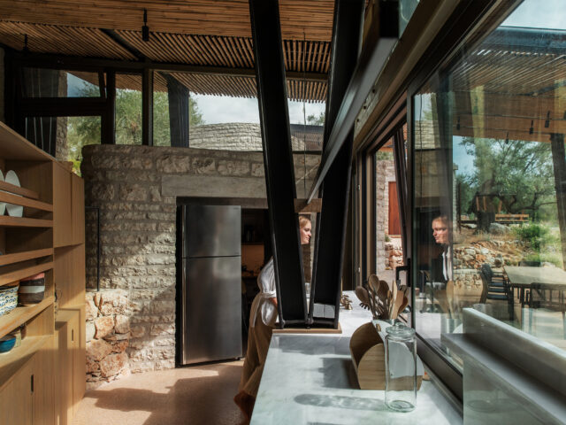 Μια νέα ιδέα κατοίκησης στο Μεγανήσι, στη σκιά των ελαιόδεντρων