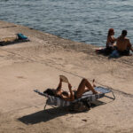 Καύσωνας: Καμίνι σήμερα όλη η χώρα – Νέο κύμα ζέστης από την Τρίτη