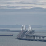 Μυστήριο με εκρήξεις στη γέφυρα της Κριμαίας: Δύο γονείς νεκροί, τραυματίστηκε σοβαρά η κόρη τους