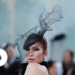 H Τζένιφερ Λόπεζ γιορτάζει τα 54α γενέθλιά της… «όλο τον μήνα»