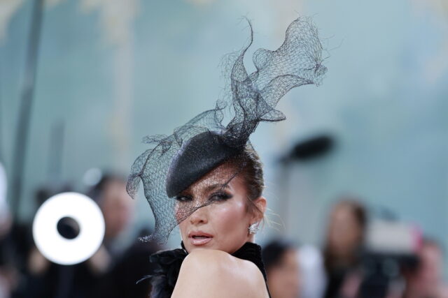 H Τζένιφερ Λόπεζ γιορτάζει τα 54α γενέθλιά της… «όλο τον μήνα»