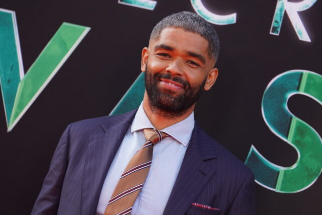 Ο Κίνγκσλεϊ Μπεν-Αντίρ μεταμορφώνεται σε Μπομπ Μάρλεϊ για το «Bob Marley: One Love» [TRAILER]