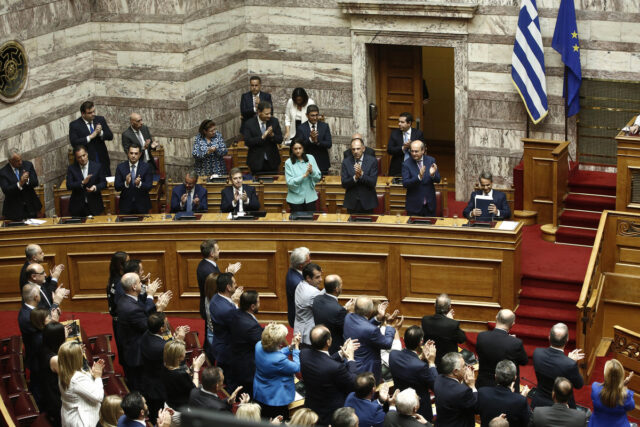 Στη Βουλή δικογραφίες για έξι υπουργούς της προηγούμενης κυβέρνησης της ΝΔ