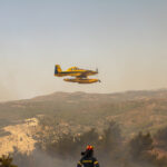 Αναγκαστική προσγείωση πυροσβεστικού αεροσκάφους κοντά στη λίμνη Μαραθώνα