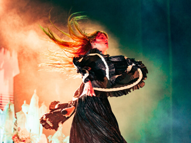 Όλοι για τη Florence και η Florence για όλους και ολόκληρο το Ejekt στα ουράνια