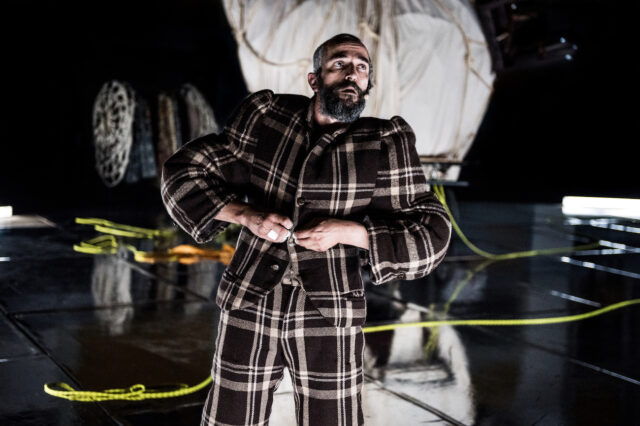 Πρεμιέρα για τα «Βατράχια» της Έφης Μπίρμπα με τον Άρη Σερβετάλη και τον Μιχάλη Σαράντη