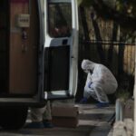 Ελεγχόμενη έκρηξη και σε δεύτερο πακέτο έξω από το κτήριο της Μεγάλης Στοάς στην Αχαρνών