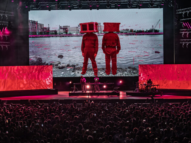 Το πολύχρωμο ταξίδι των Στέρεο Νόβα στην Πλατεία Νερού