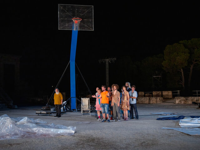 Οι  Σφήκες τσιμπάνε ακόμα