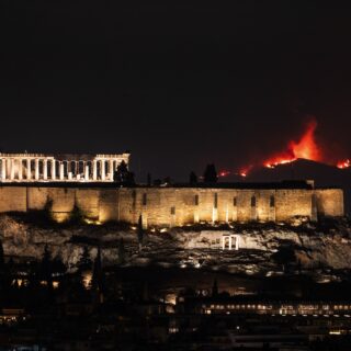 Φλέγεται η χώρα (και) από τον αποπνικτικό ρατσισμό