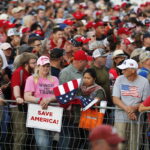 ΗΠΑ: Μπάιντεν και Τραμπ δίνουν σκληρή μάχη για να κερδίσουν την ψήφο της εργατικής τάξης