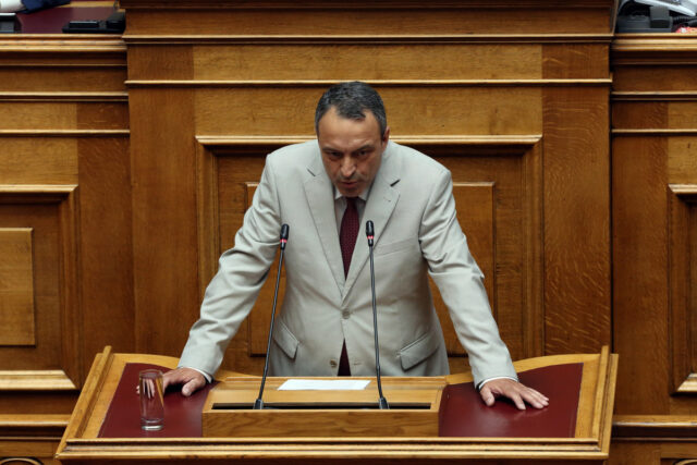 «Σπαρτιάτες»: Μόνος του στην Ολομέλεια της Βουλής ο Β. Στίγκας