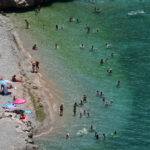 Κίνημα για ελεύθερες παραλίες: Πήγε να εφαρμόσει τον νόμο και συνελήφθη ο δήμαρχος Σερίφου