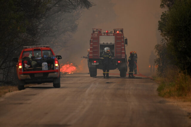 Φωτιά στην Κέα: Μήνυμα του 112 για απομάκρυνση από την περιοχή της Λυγιάς