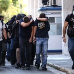 Νέα Φιλαδέλφεια: Σε 16 φυλακές οι 105 κατηγορούμενοι – Άρση τηλεφωνικού απορρήτου και πιθανές νέες απομακρύνσεις αξιωματικών