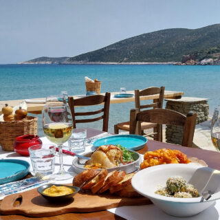 10 νησιώτικα εστιατόρια που πρέπει να επισκεφτείς