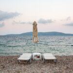 Ποιο είναι το πλαίσιο για τις ξαπλώστρες στις παραλίες;