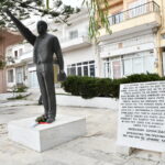 Βανδάλισαν τον ανδριάντα του Ναπολέοντα Σουκατζίδη, στο Αρκαλοχώρι