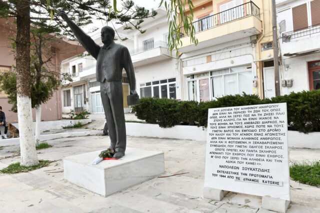 Βανδάλισαν τον ανδριάντα του Ναπολέοντα Σουκατζίδη, στο Αρκαλοχώρι