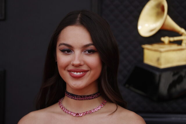 Παγκόσμια περιοδεία για το 2024 ανακοίνωσε η Ολίβια Ροντρίγκο