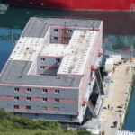 «Οι μετανάστες δεν επιτρέπεται να παραμένουν στα κέντρα κράτησης για περισσότερες από 28 ημέρες», κατέληξε βρετανική εξεταστική επιτροπή