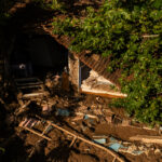 Μεγάλα Καλύβια: Οργισμένοι οι κάτοικοι πραγματοποίησαν κινητοποίηση στο δημαρχείο Τρικκαίων