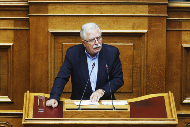 Βουλή: Τροπολογία ΚΚΕ για τη μονιμοποίηση όλων των πενταετών, επταετών και των εποχικών πυροσβεστών