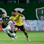 Παναθηναϊκός – ΑΕΚ: Εικόνες ντροπής με πανό «Free the Boys» για τους νεοναζί χούλιγκαν της Ντινάμο Ζάγκρεμπ