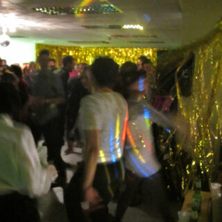 Διάλεξε και συ ένα (ερωτικό) τραγούδι για τη Longing Disco, στο μπαρ του ΕΜΣΤ