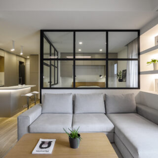 Ένα glass box ανατρέπει τα όρια σ’ ένα διαμέρισμα στη Θεσσαλονίκη