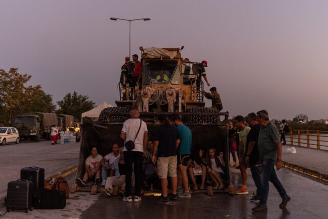 Κακοκαιρία Daniel: «Βούλιαξαν» οι Εργατικές Κατοικίες στη συνοικία της Γιάννουλης στη Λάρισα [ΒΙΝΤΕΟ]