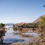 Πλημμύρες: «Μάχη» των κατοίκων με τις λάσπες και τα μολυσμένα νερά για 10η μέρα σε Καρδίτσα και Λάρισα