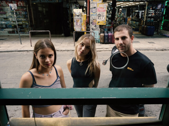 Οι παρέες κάνουν τις καλύτερες ταινίες: Η Αρκουδότρυπα, η Παρέλαση και Το Χάος που Άφησε Πίσω της