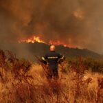 Υπό μερικό έλεγχο η δασική πυρκαγιά στον Μαραθώνα