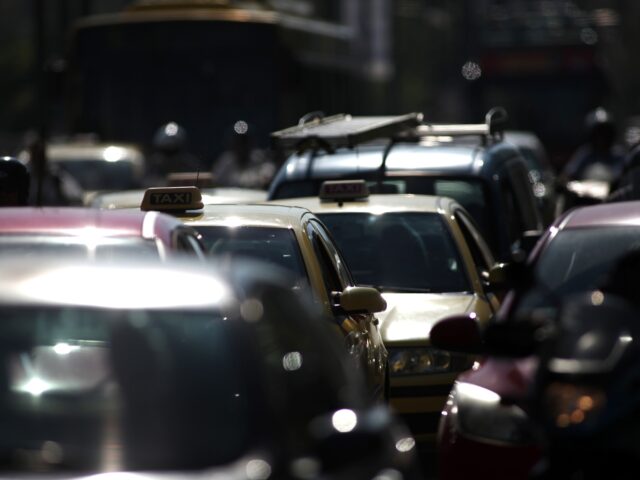 AAΔΕ: Διευκρινίσεις για τα τέλη κυκλοφορίας