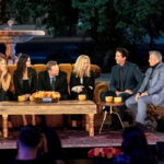 Matthew Perry: Oι θαυμαστές του τον αποχαιρετούν έξω από το τηλεοπτικό του σπίτι