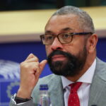 Στο Ισραήλ ο Βρετανός ΥΠΕΞ – Δεκαεπτά Βρετανοί σκοτώθηκαν ή αγνοούνται μετά τις επιθέσεις της Χαμάς