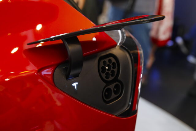 Ανακαλούνται δεκάδες χιλιάδες αυτοκίνητα της Tesla για λόγους ασφαλείας