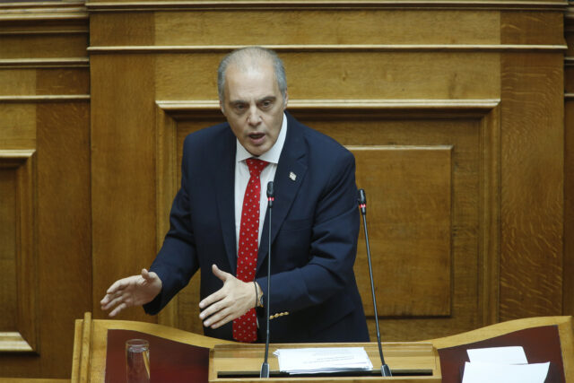 Πυρά Βελόπουλου κατά πάντων για τη «σύμπραξη» Ελληνικής Λύσης-ΝΔ στην αντικατάσταση της ΑΔΑΕ και του ΕΣΡ – Aπάντηση από ΠΑΣΟΚ και ΣΥΡΙΖΑ