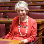 Παραμένει στον ΣΥΡΙΖΑ η Έλενα Ακρίτα: «Οι έδρες ανήκουν στο κόμμα»