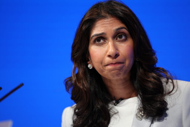 Βρετανία: Ο Σούνακ έπαυσε την υπουργό Εσωτερικών, Σουέλα Μπράβερμαν