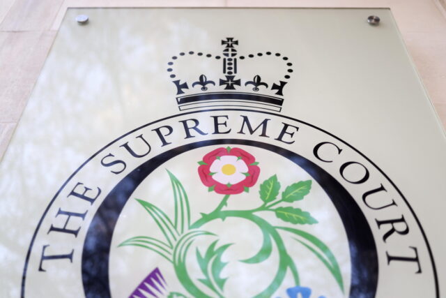 Βρετανία: «Παράνομο» το σχέδιο για απέλαση αιτούντων άσυλο στη Ρουάντα – Επιμένει ο Σούνακ