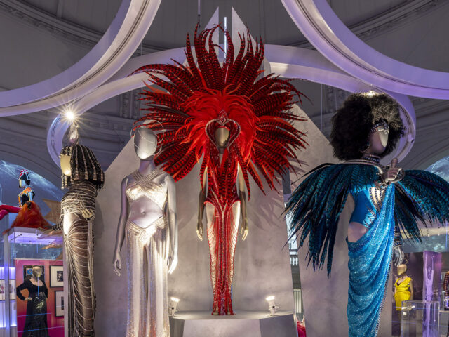Η έκθεση Diva στο μουσείο V&A στο Λονδίνο είναι σαν ένα αστραφτερό γκαλά