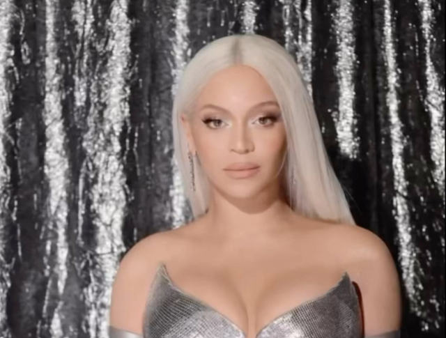 Έξαλλη η μητέρα της Beyonce για τα «ρατσιστικά σχόλια» που δέχθηκε η κόρη της