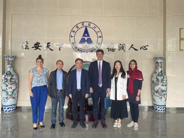 Νομικά ζητήματα για την ιστορία του δικαίου: μια γέφυρα μεταξύ της αρχαίας Ελλάδας και της Κίνας